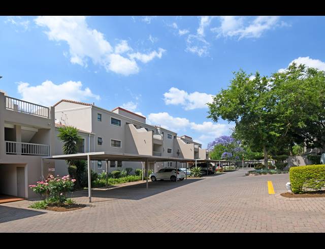 1 BEDROOM APARTMENT FOR SALE IN OAKLANDS